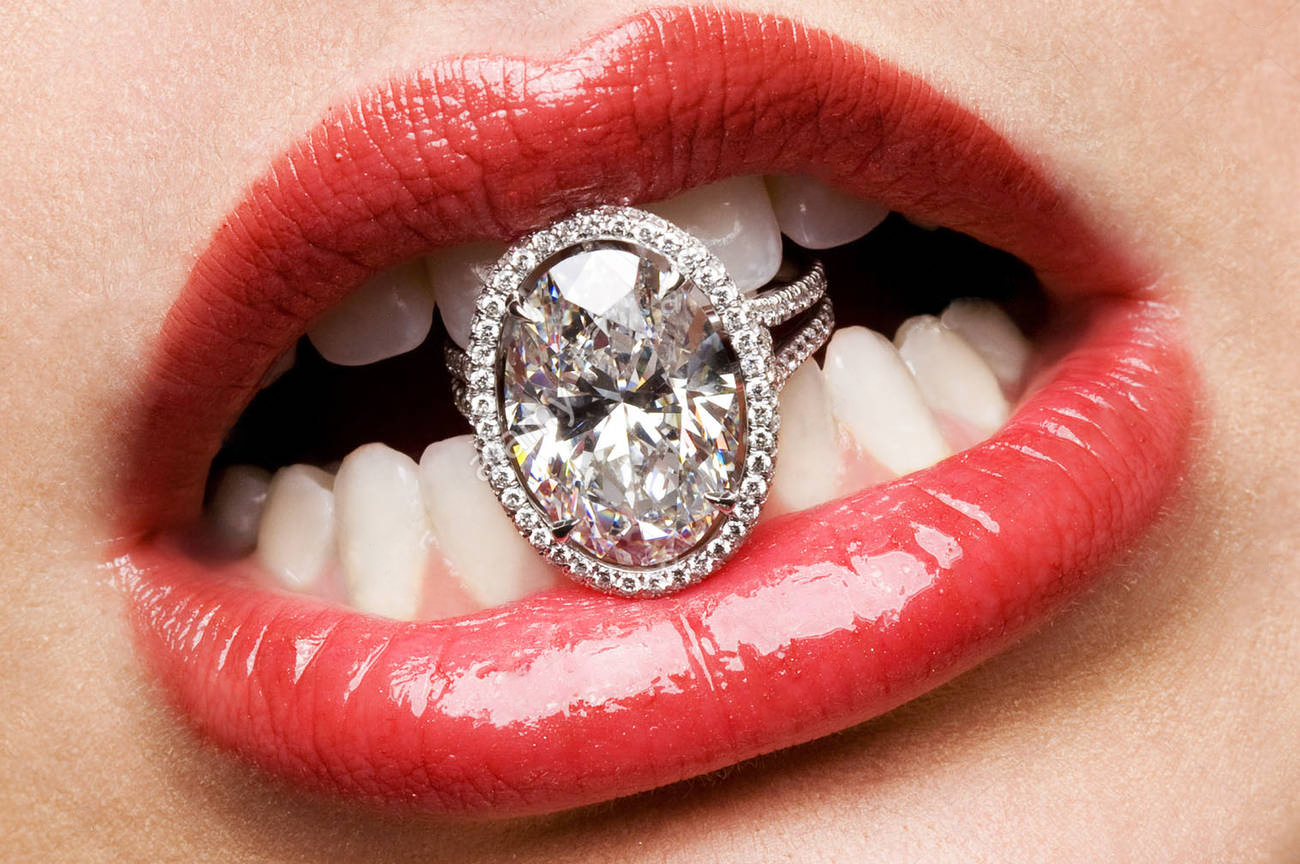 现在给牙齿花点小钱,就能换来一口美丽健康的牙齿.